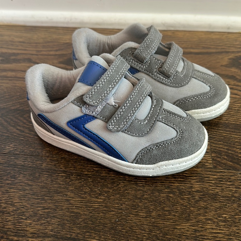 COPY - Cat & jack toddler boy sz 9 sneakers